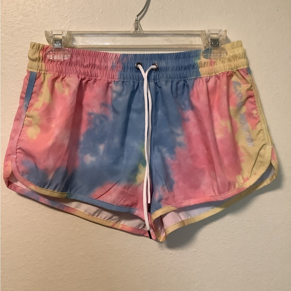 Ocean Blue Women’s Basix of America UPF 50+ protection med pastel tie dye shorts
